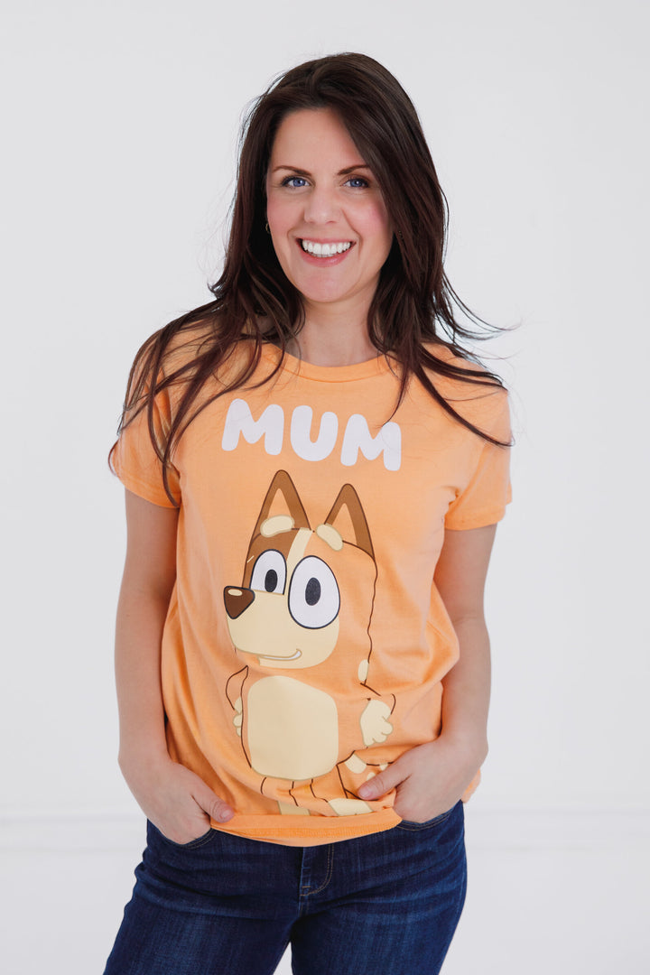 Bluey Chilli Mom Women's Short Sleeve T-Shirt Peach