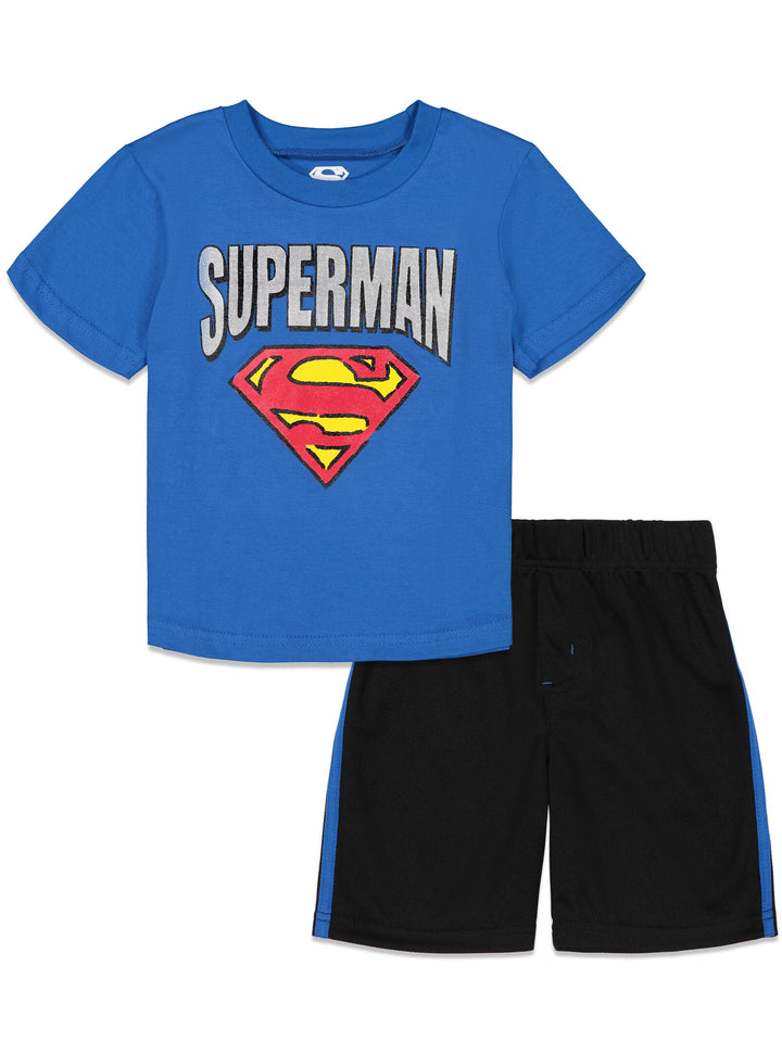 Conjunto de camiseta gráfica y pantalones cortos de Superman