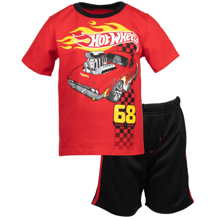 Camiseta gráfica Hot Wheels y shorts de malla