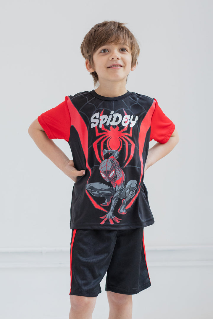 Conjunto de pantalones cortos de malla con camiseta atlética de Spiderman