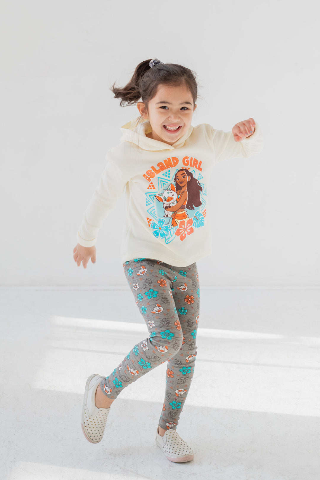 Conjunto de polainas y sudadera con capucha de polar de Moana