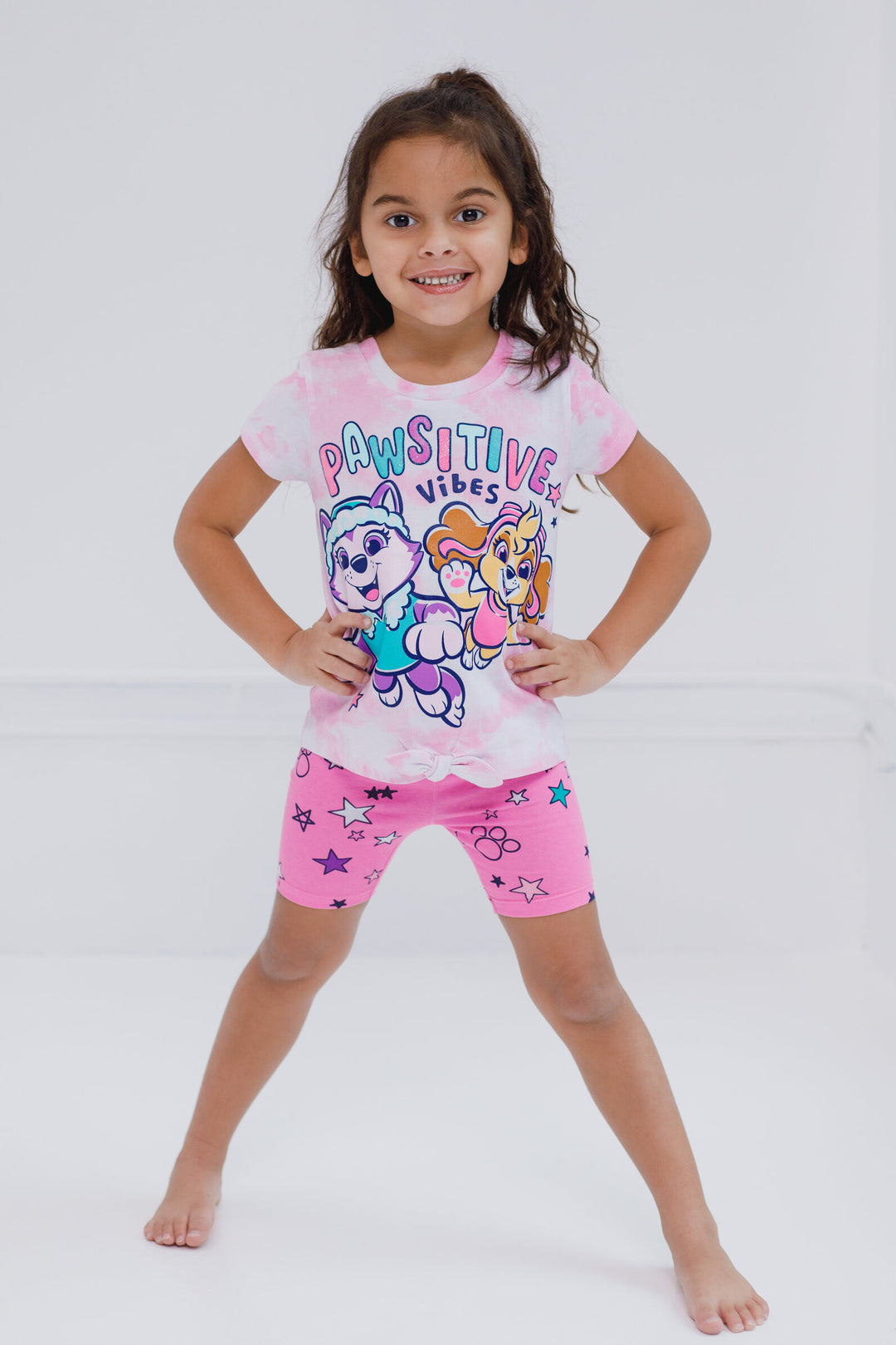 Camiseta gráfica anudada de Paw Patrol y pantalones cortos