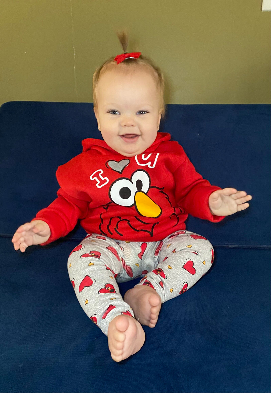 Conjunto de sudadera con capucha y calzas de forro polar de Elmo de Barrio Sésamo