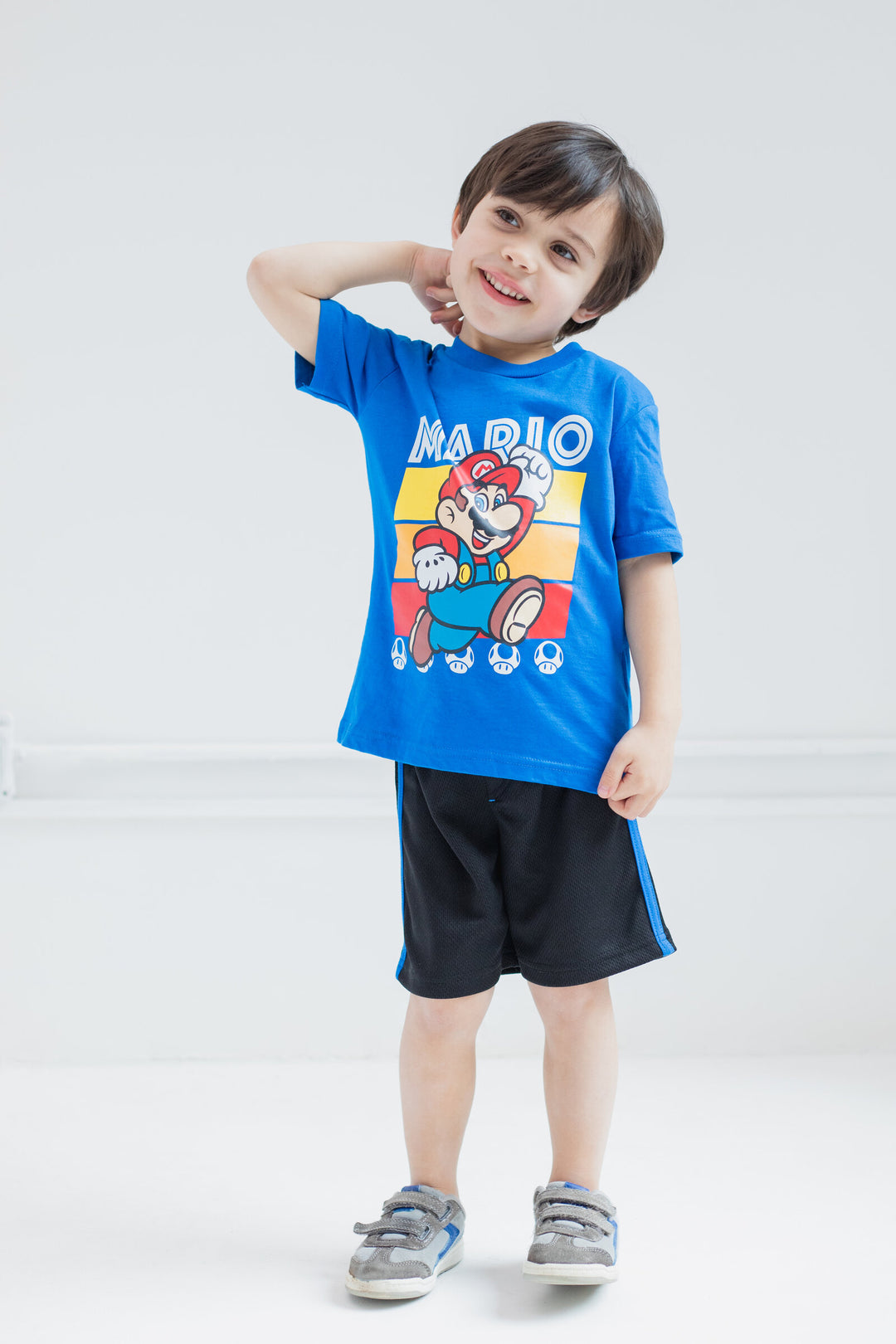 Conjunto de camiseta gráfica y shorts de Mario